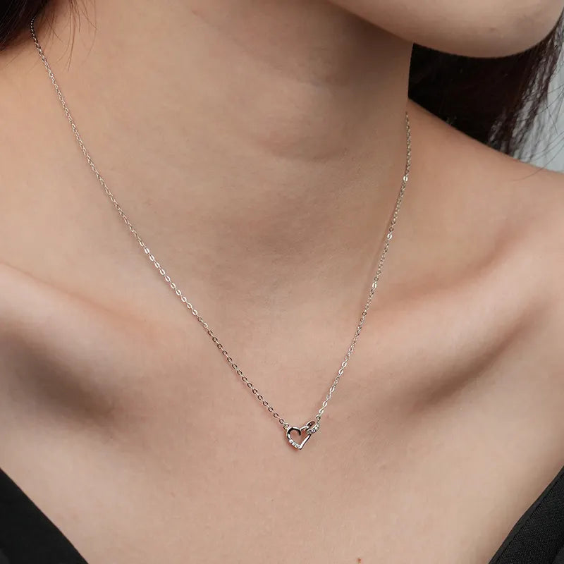Dainty Circle Heart Necklace